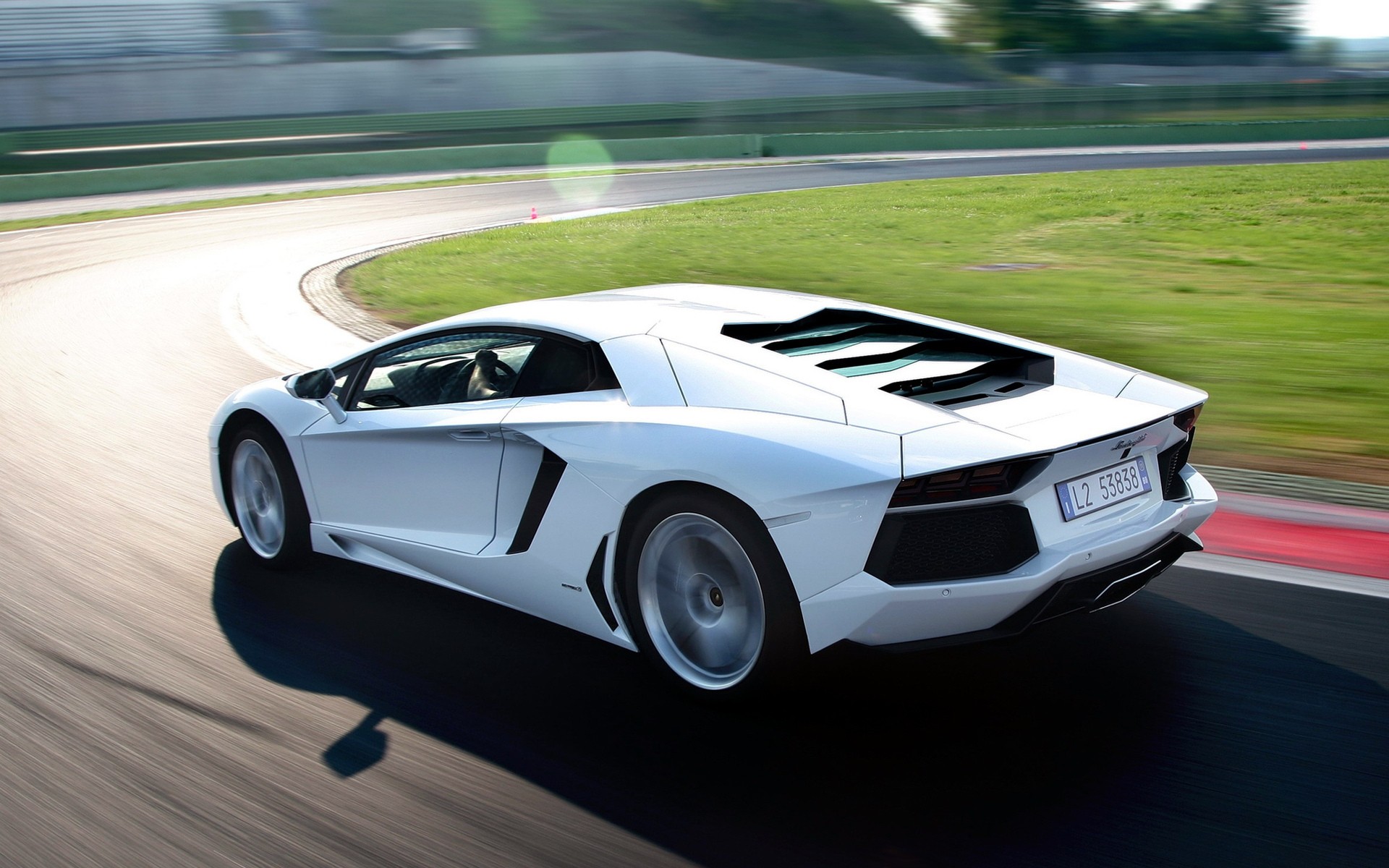 lamborghini auto auto rennen asphalt schnell wettbewerb beeilen sie sich aktion track transportsystem bürgersteig automobilsport schwarzwild räder antrieb lamborghini aventador