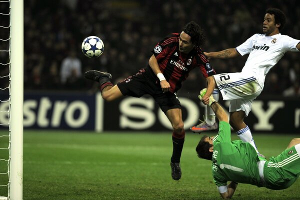 Um momento perigoso perto do gol no futebol