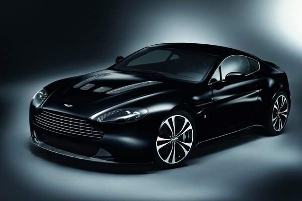 Schwarzer Aston martin Foto