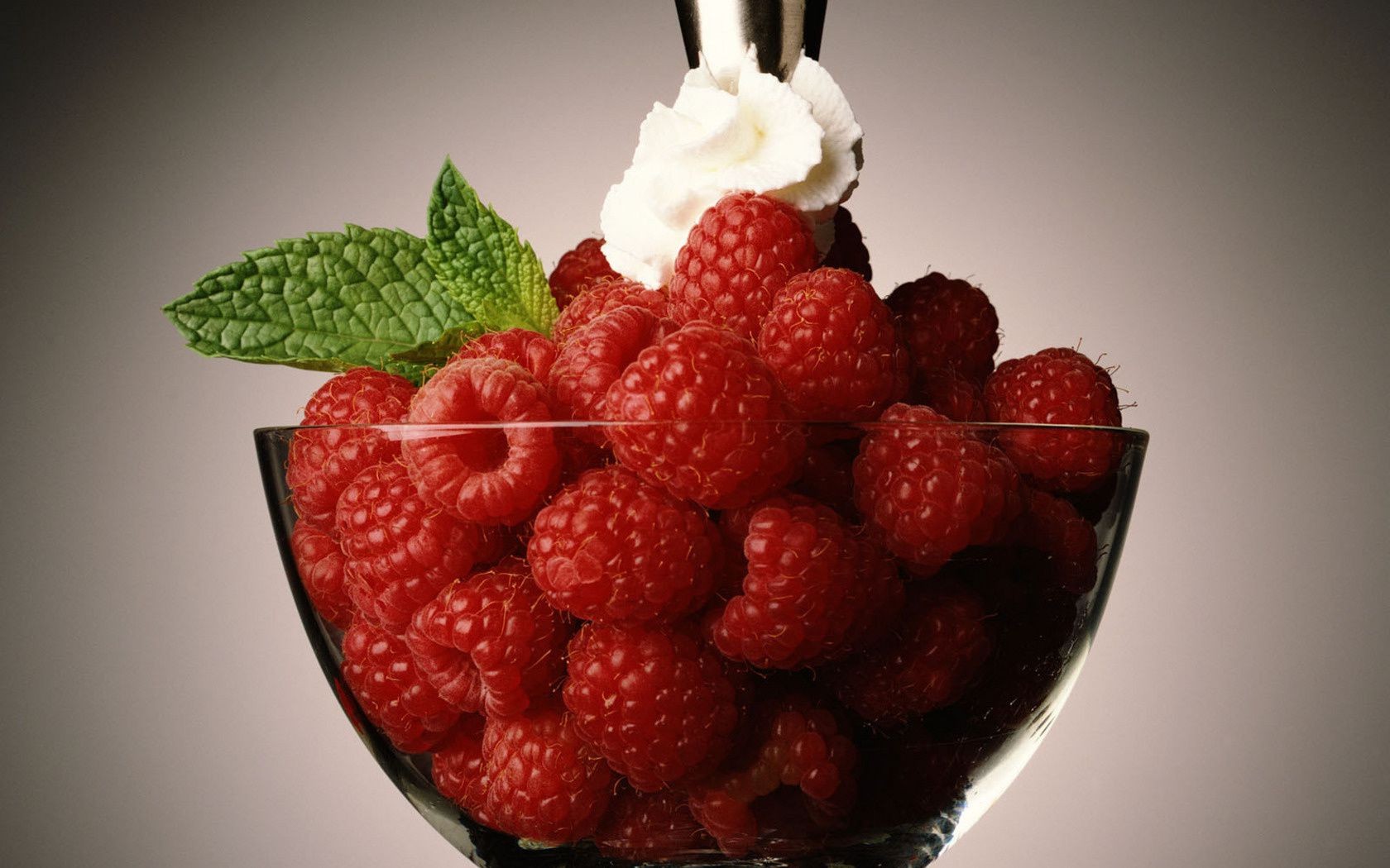 ягоды фрукты сладкий ягодка еда вкусные малина клубничный освежение вкусные сочные чаша диета эпикур кондитерское изделие здоровый