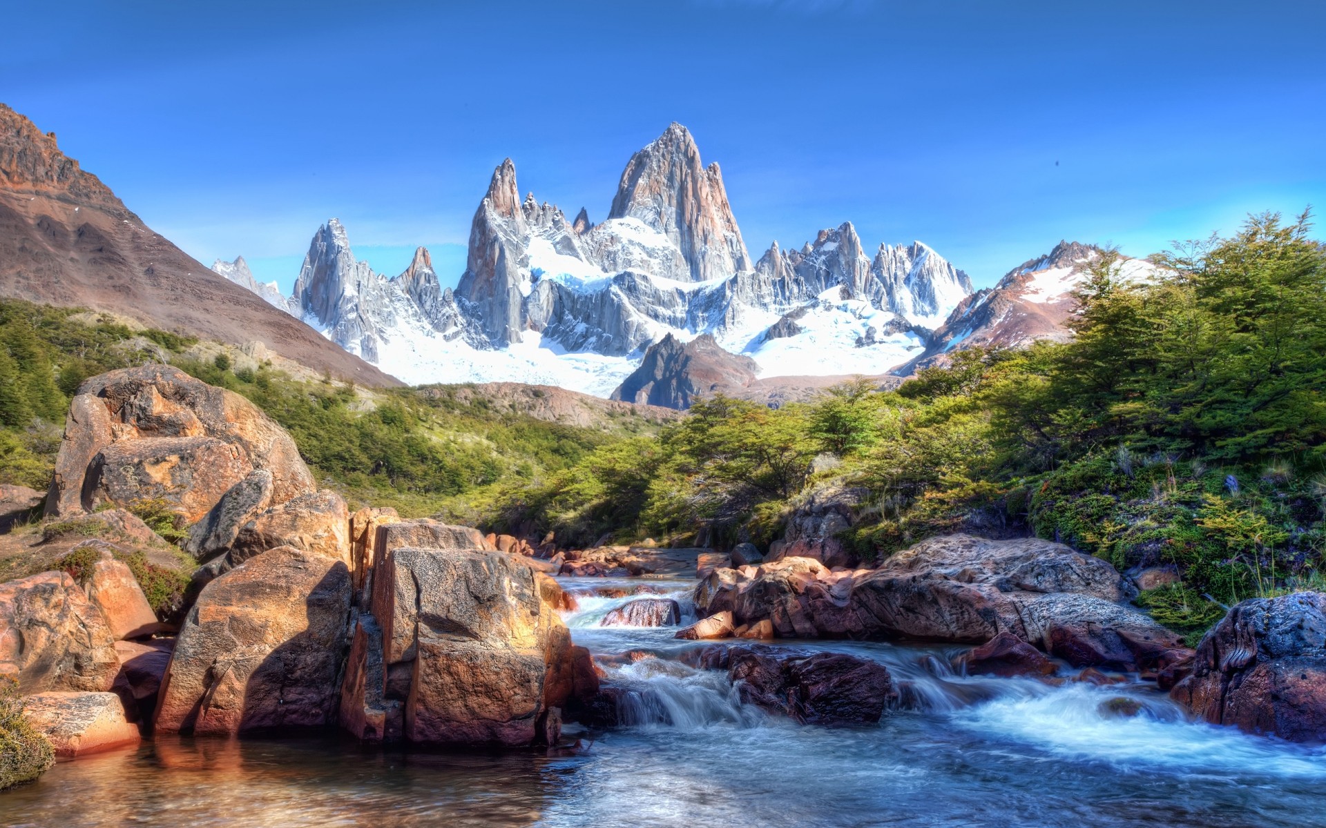 paesaggio acqua montagna roccia viaggi paesaggio natura scenico all aperto cielo fiume neve rocce rocce verde alberi paesaggio