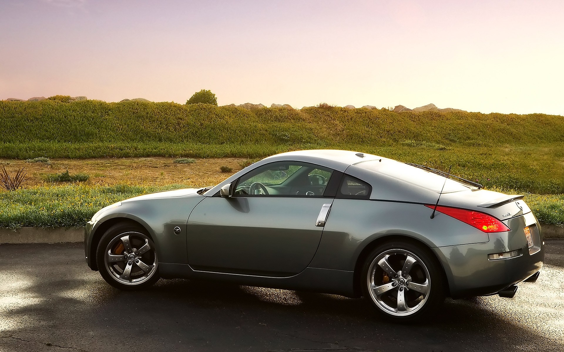 nissan voiture voiture système de transport automobile noir roues asphalte midi dépêchez-vous vite nissan 350z