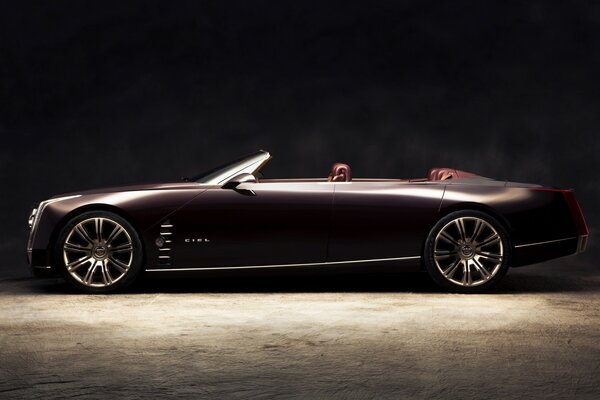 Elegante auto Cadillac convertibile