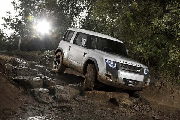 SUV Land Rover. Strada