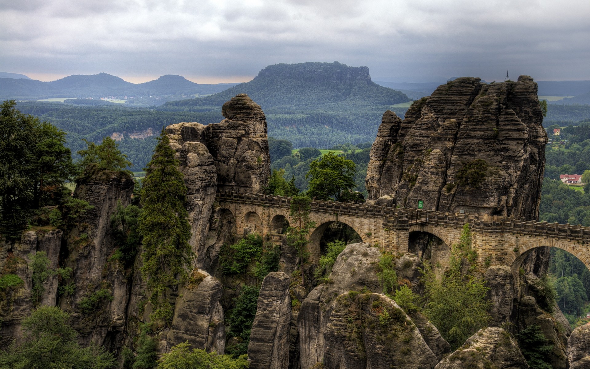 almanya manzara seyahat kaya dağlar gökyüzü doğa doğal turizm antik mimari açık havada vadi taş din ağaç yaz tepe manastır manzara elbe nehirleri taşlar