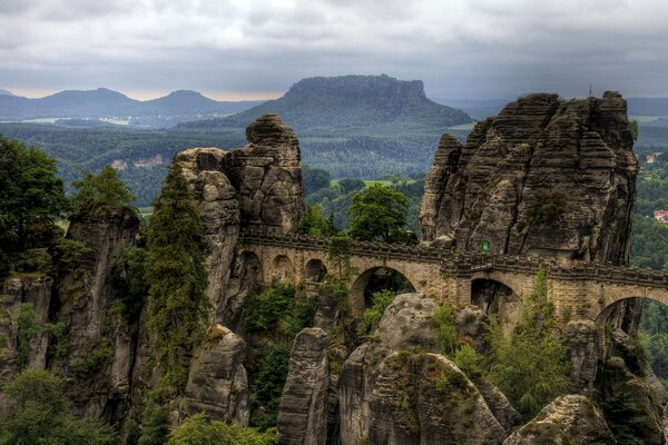 Landschaft in Deutschland : Antike Ruinen in den Bergen