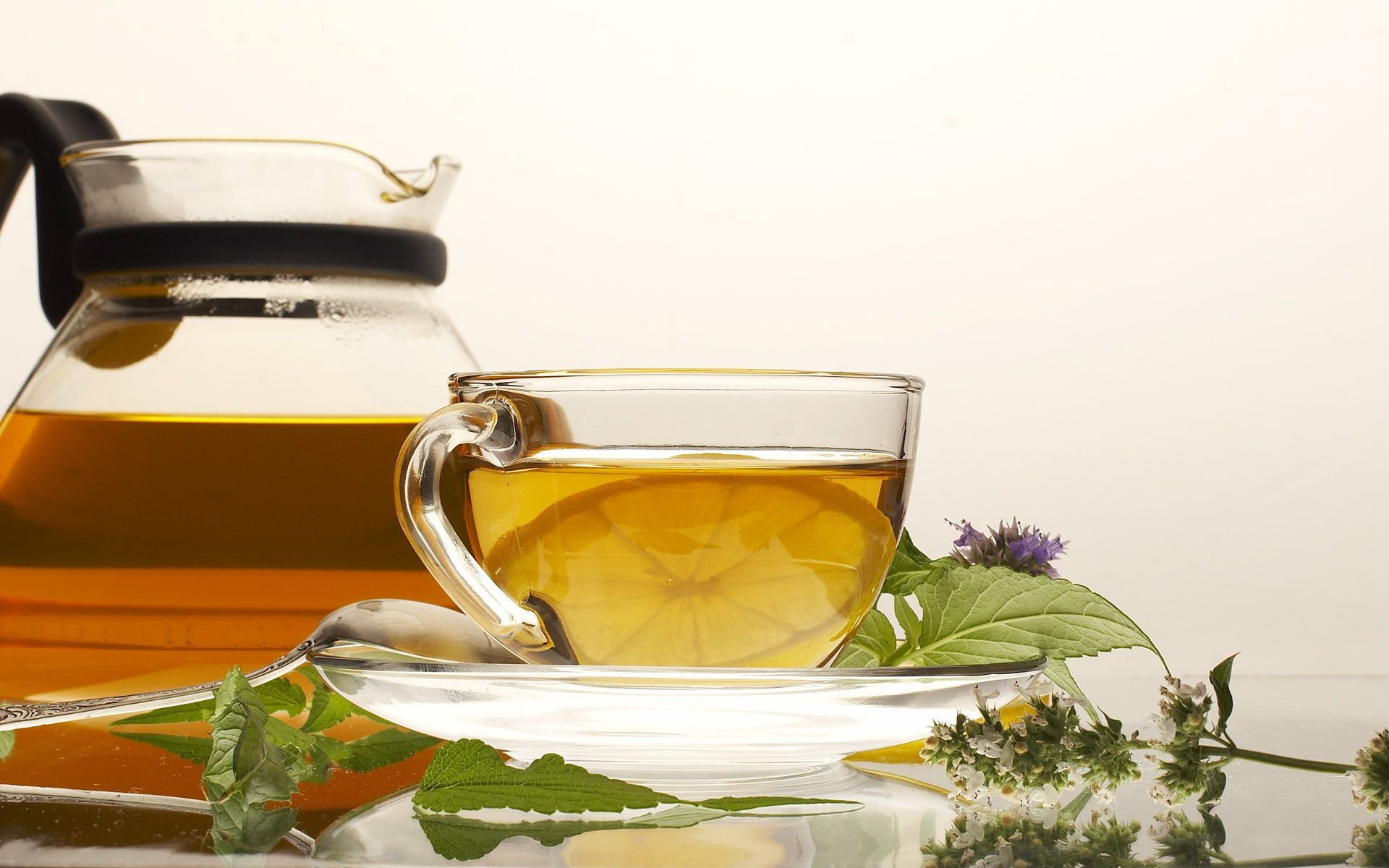 чай пить кубок травы чашка травяной горячая лист медицина еда натюрморт таблица здоровый стекло завтрак образ жизни чаша рабочего стола жидкость