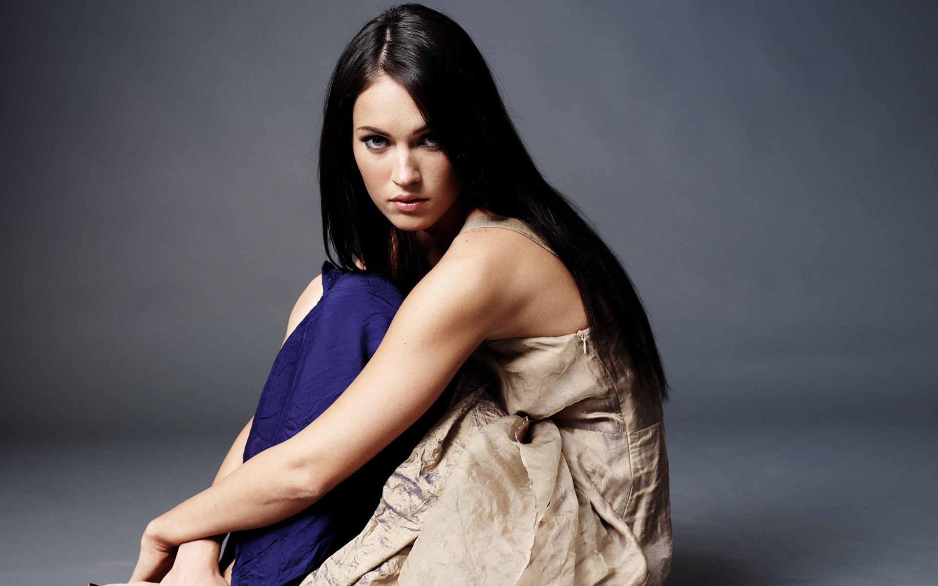 мода женщина портрет гламур модель сексуальный девушка элегантный один брюнетка довольно актриса фото лицо серьезные