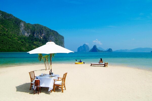 Relax su una bellissima spiaggia tropicale