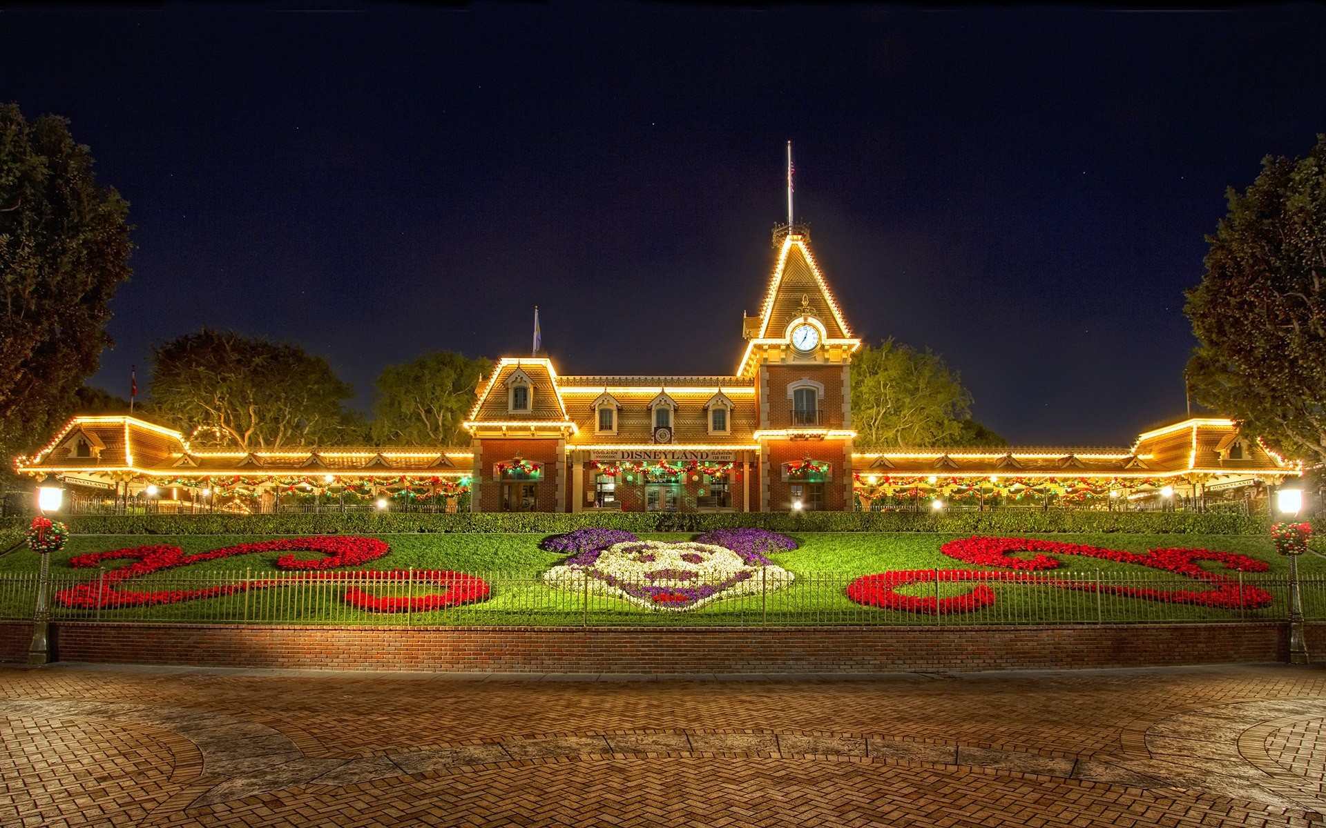 christmas travel sky architecture building evening tree dusk water outdoors light sight park tourism city lights holiday green plants photo