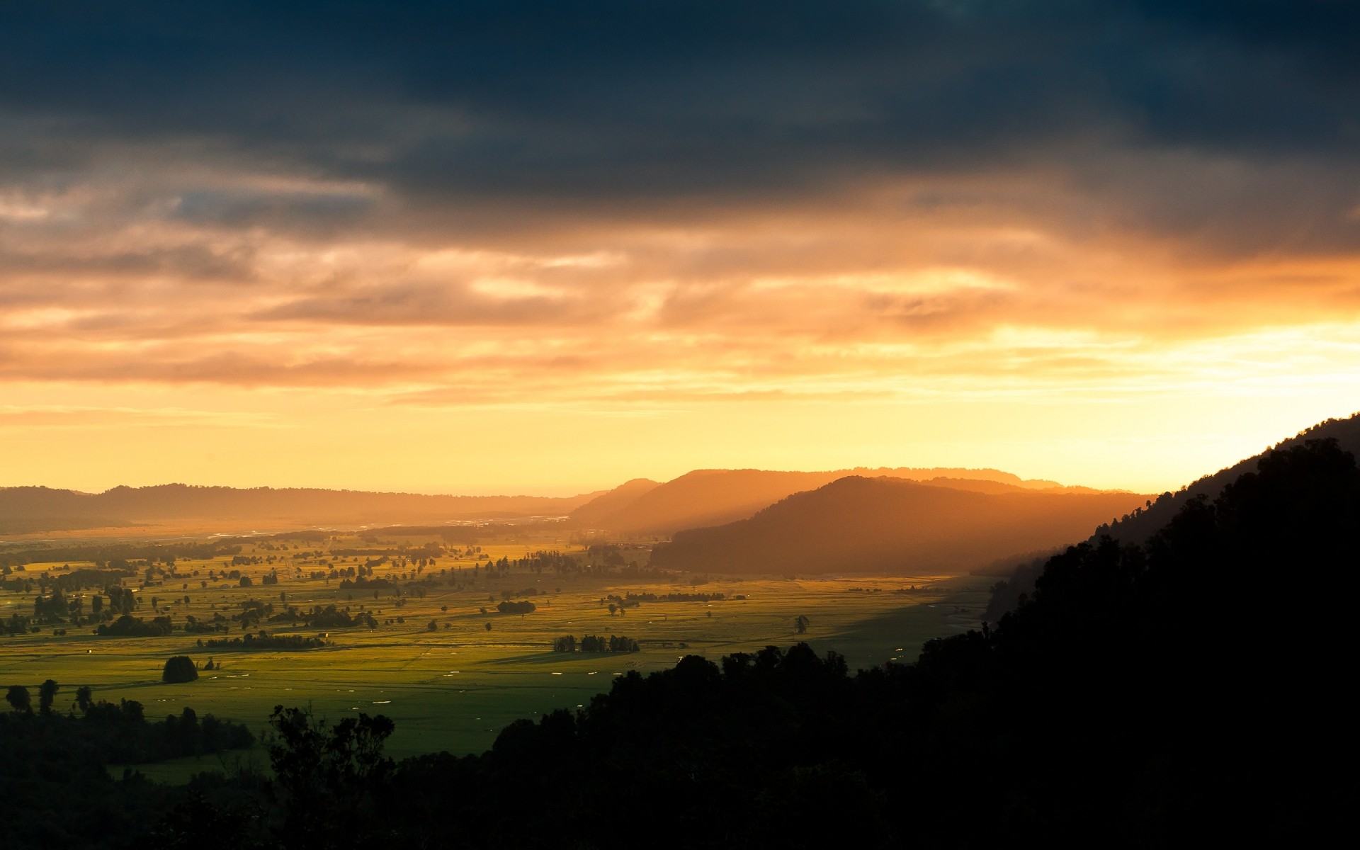 paysage coucher de soleil aube paysage ciel soir crépuscule soleil nature à l extérieur montagnes lumière voyage arbre beau temps brouillard rétro-éclairé jaune montagnes