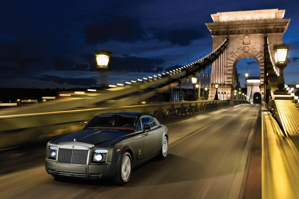 Faites un tour sur le pont sur rolls royce