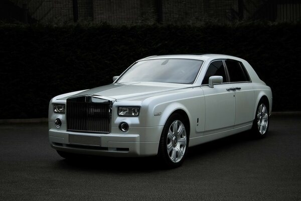 Rolls royce тен көзді ештеңе алаңдатпауы керек