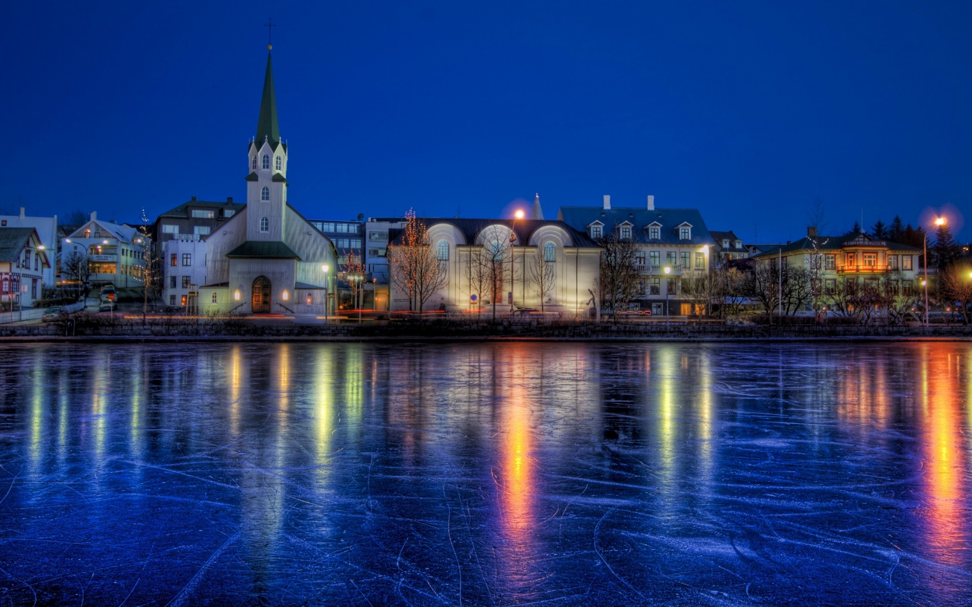 altre città acqua fiume architettura città riflessione viaggi chiesa casa crepuscolo cielo tramonto cattedrale ponte sera città all aperto urbano ghiaccio inverno luce buio notte