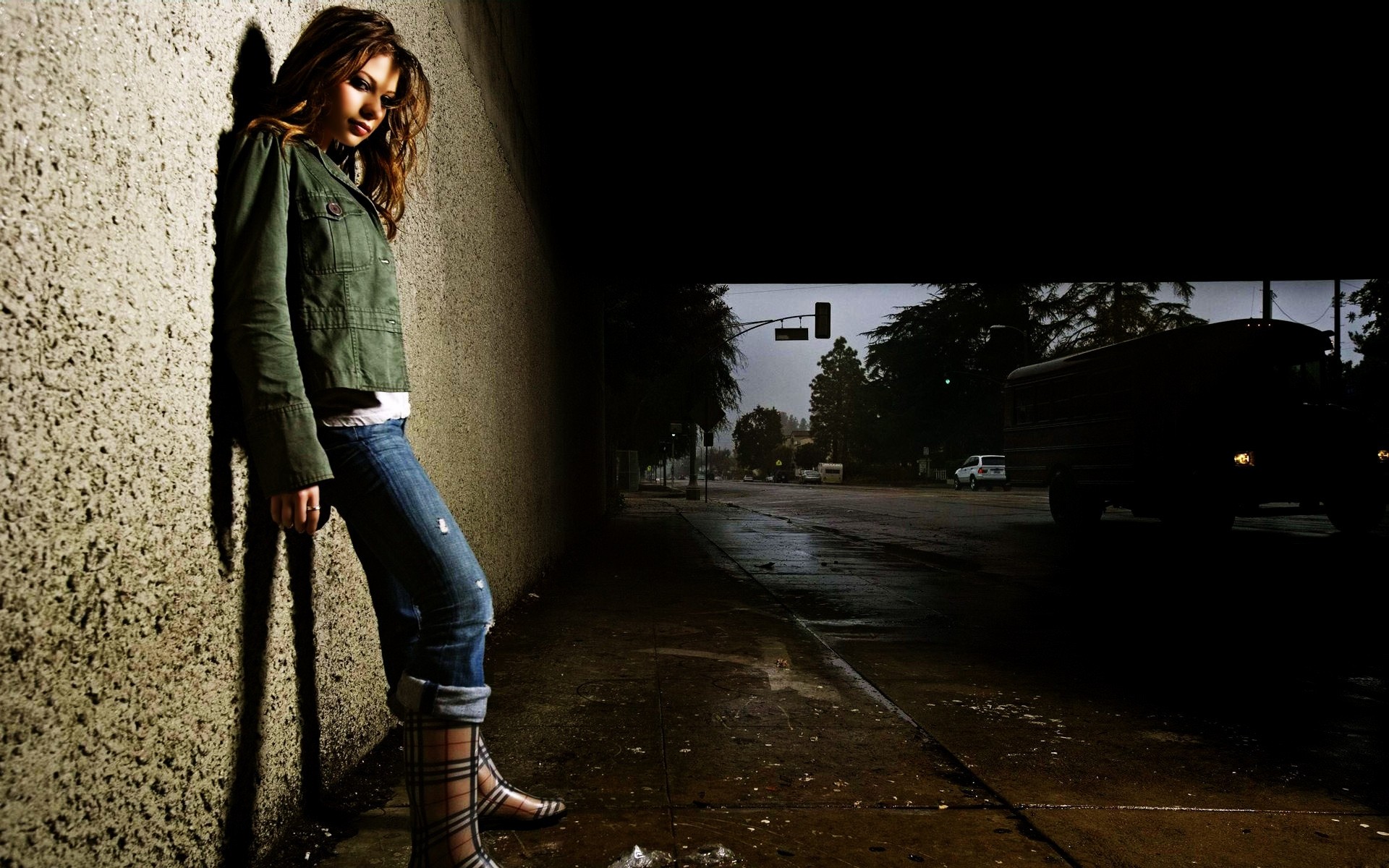 улица девушка портрет женщина взрослый один свет модель городской город мода тень дорога актриса плакат знаменитости мишель трахтенберг