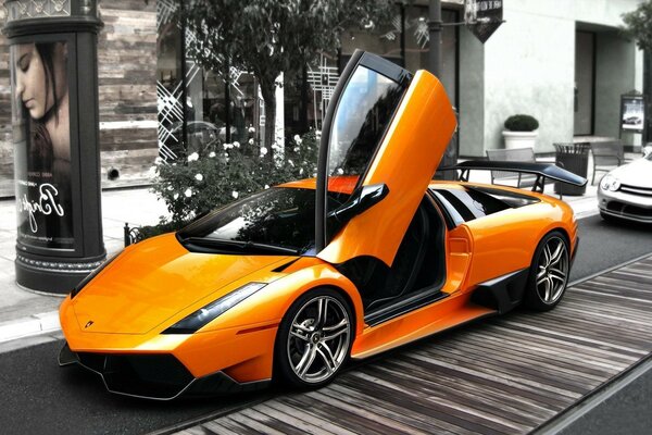 Lamborghini қызғылт сары көше сұр есік жоғары