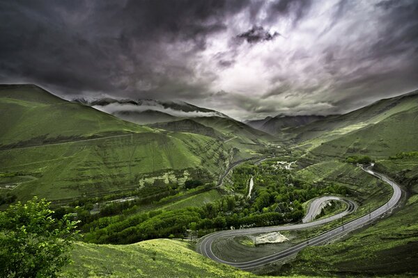 Landscape of the road before a thunderstorm