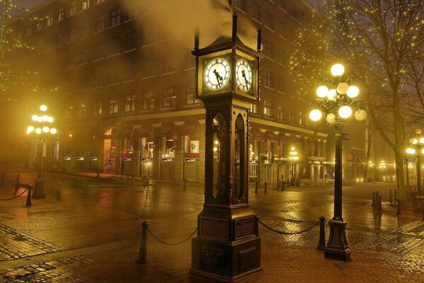 Horloge dans la rue de la ville