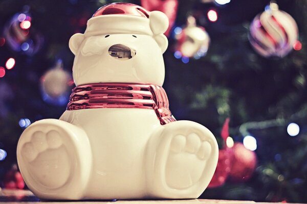 Un regalo para la fiesta. Oso de peluche de chocolate blanco