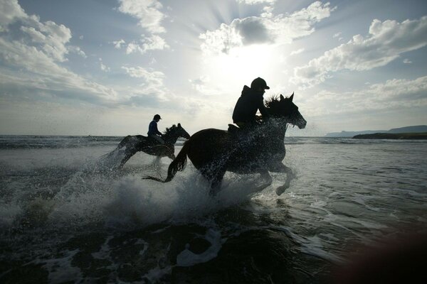 Liebespaar am Strand am Meer