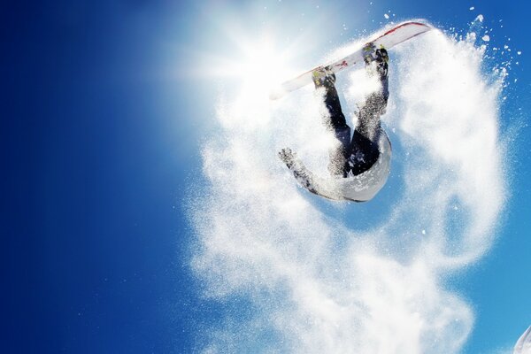 Snowboard-Flips mit Schnee-Schleppe