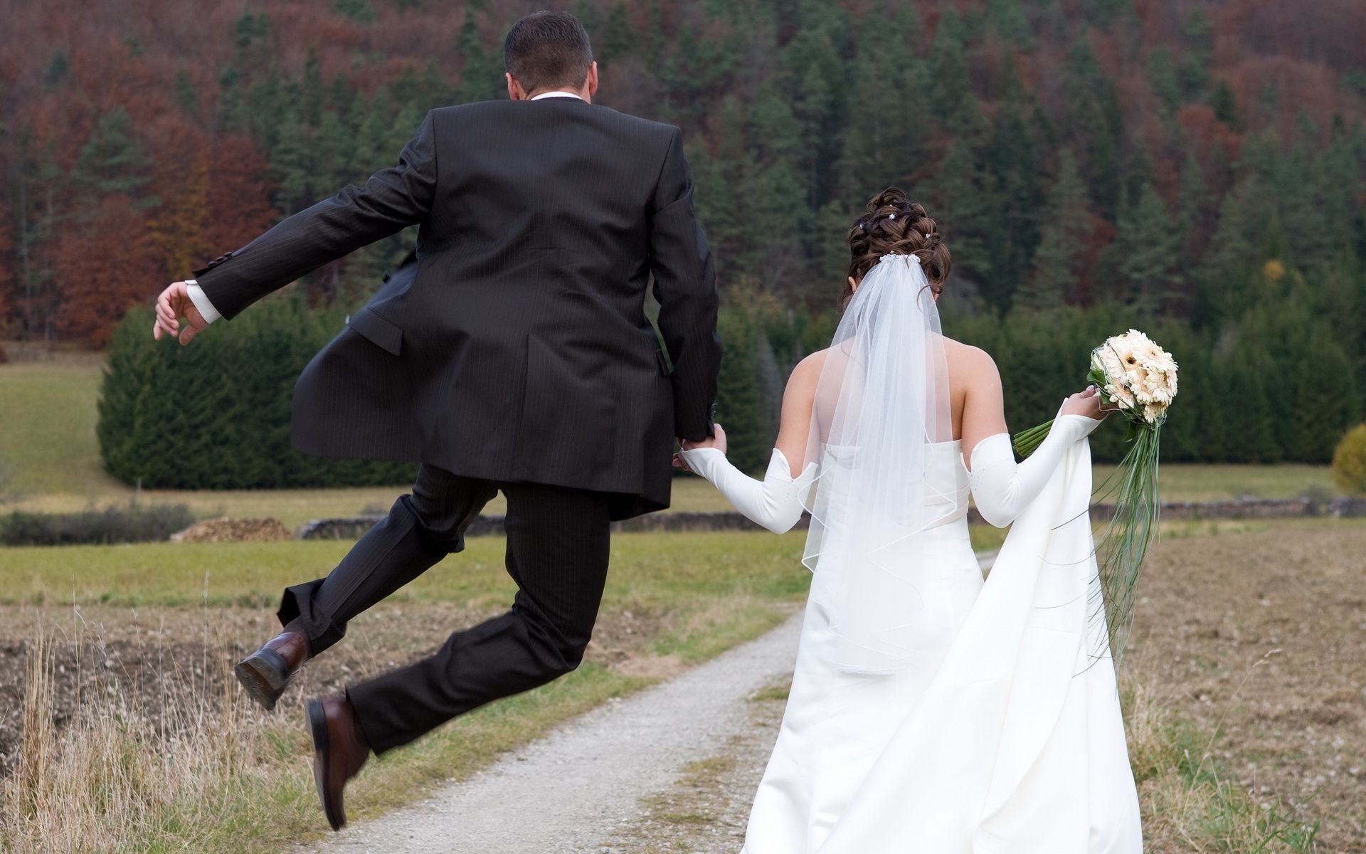 paare in der liebe frau mann hochzeit im freien bräutigam schleier erwachsene braut liebe tragen romantik vergnügen mädchen zusammengehö nzung vergnügen zwei eins urlaub