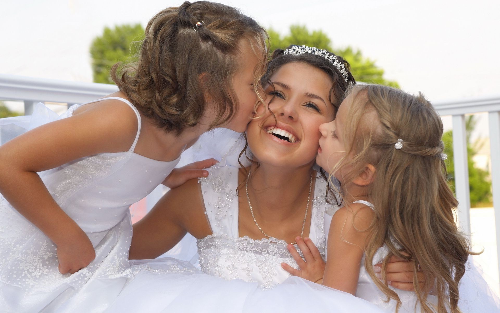 casa e interior união amor mulher felicidade amor expressão facial ao ar livre verão criança família prazer lazer luz do dia prazer menina juventude adulto