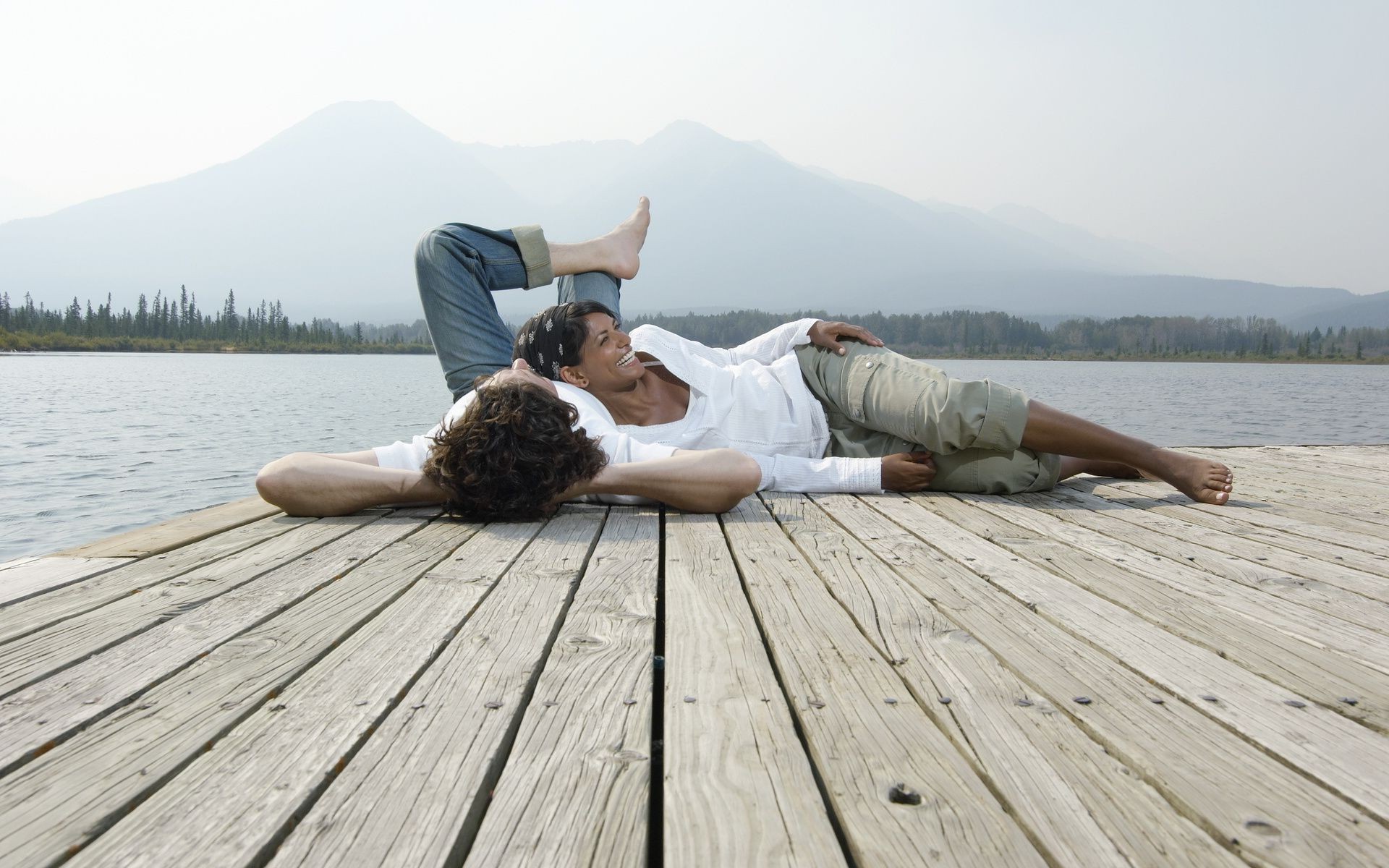 couples amoureux eau loisirs loisirs détente été mer bois yoga nature à l extérieur jetée ciel voyage mode de vie océan plage mer