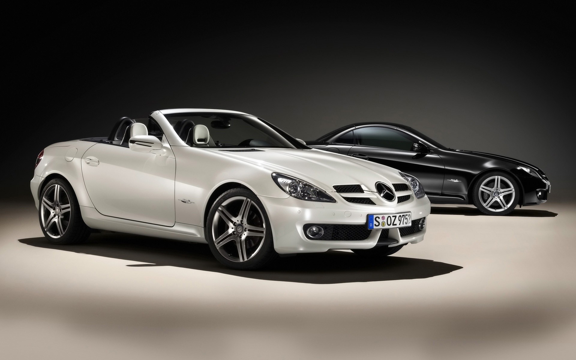 mercedes-benz automóvil automóvil ruedas coupé automóvil rápido sistema de transporte unidad sedán convertible capó roadster mediodía velocidad asfalto negro prototipo cromo acera prisa mercedes-benz slc