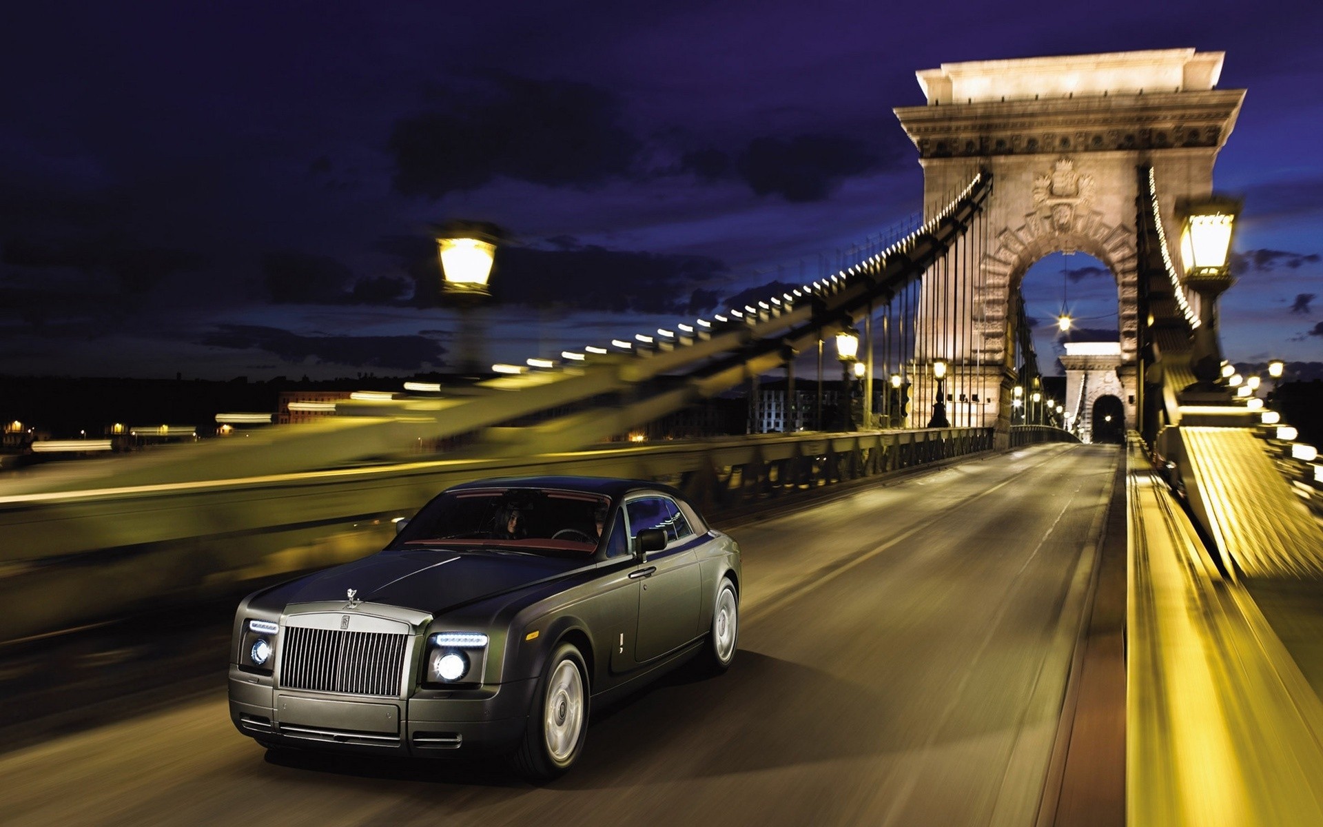 rolls royce auto straße transportsystem straße reisen verkehr unschärfe auto stadt architektur licht schnell bürgersteig dämmerung brücke sonnenuntergang