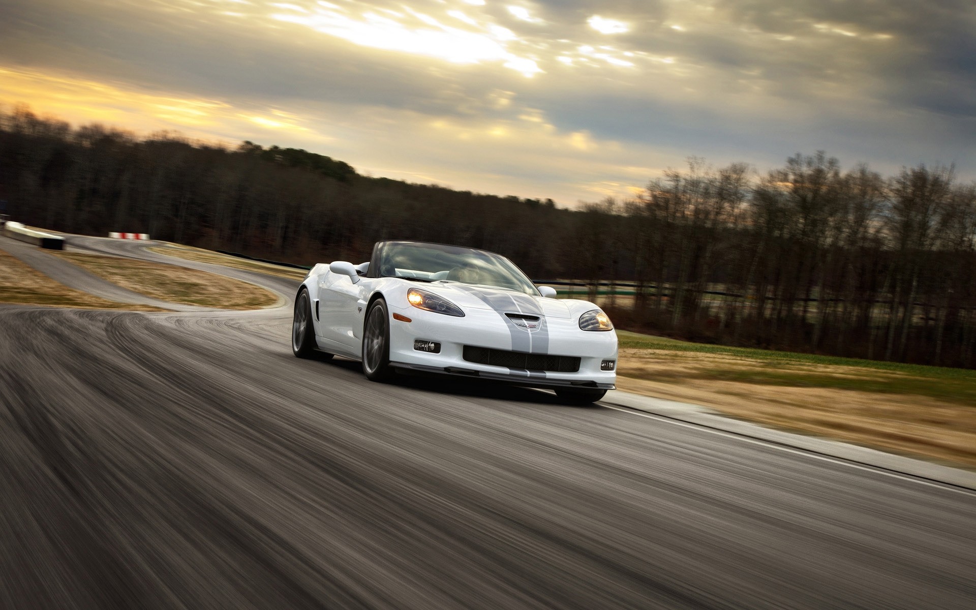 chevrolet voiture voiture route système de transport dépêchez-vous conduire asphalte paysage action voyage course rapide chevrolet corvette corvette