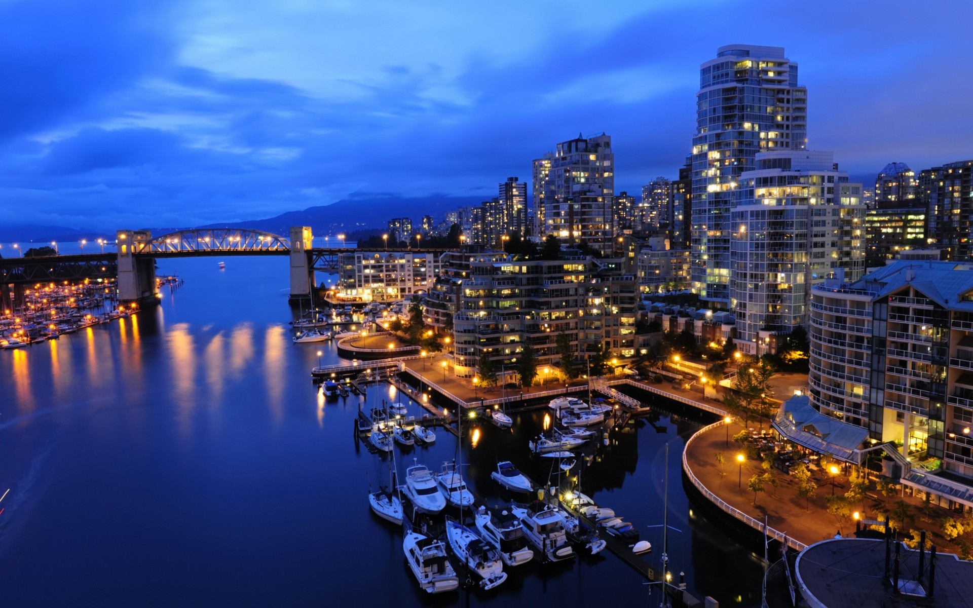 altre città città architettura crepuscolo viaggi acqua sera città illuminato skyline casa cielo fiume centro ponte grattacielo affari tramonto riflessione lungomare canada nord luce notte porto barca