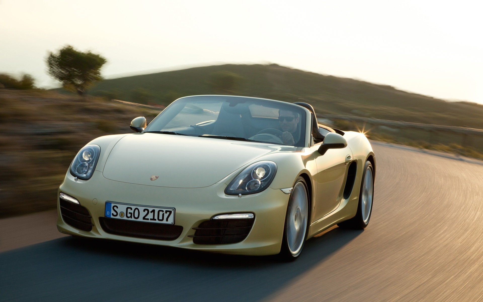 porsche voiture voiture noire voiture dépêchez-vous asphalte midi rapide chaussée cabriolet action roues coupé système de transport automobile