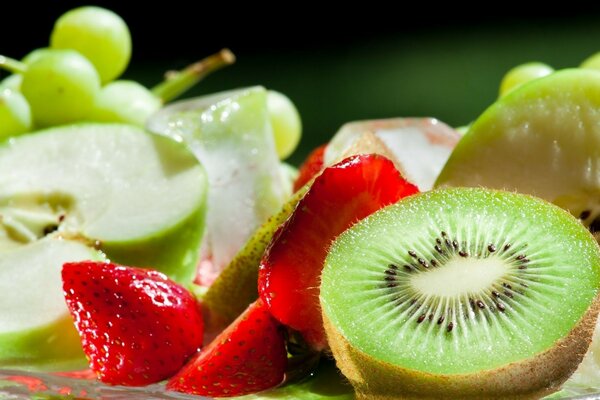 Food kiwi apple virnograd strawberry yummy yummy