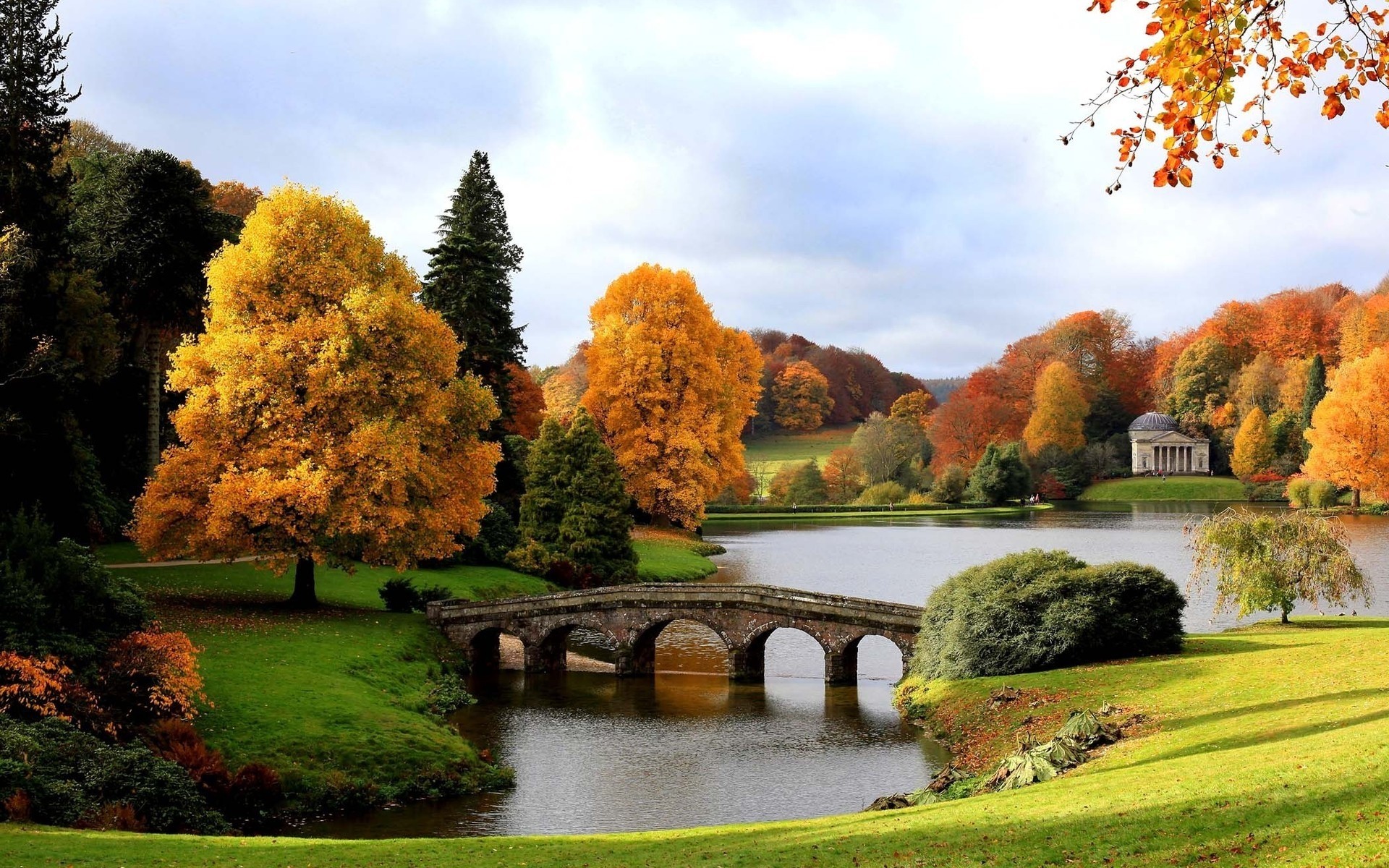 royaume-uni automne arbre à l extérieur nature lac herbe feuille parc rivière eau paysage voyage scénique ciel bois été sang-froid lumière du jour or pont palladin