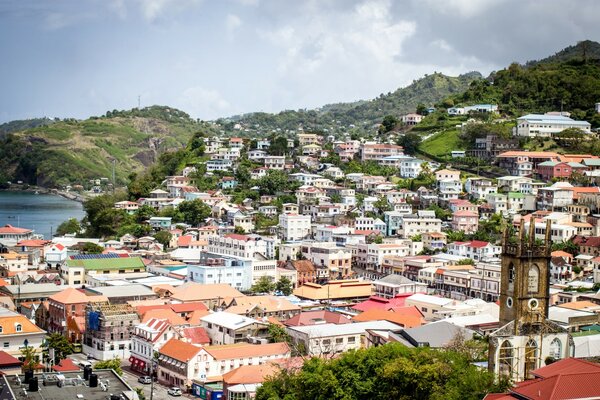 Área densamente povoada da cidade em dias ensolarados