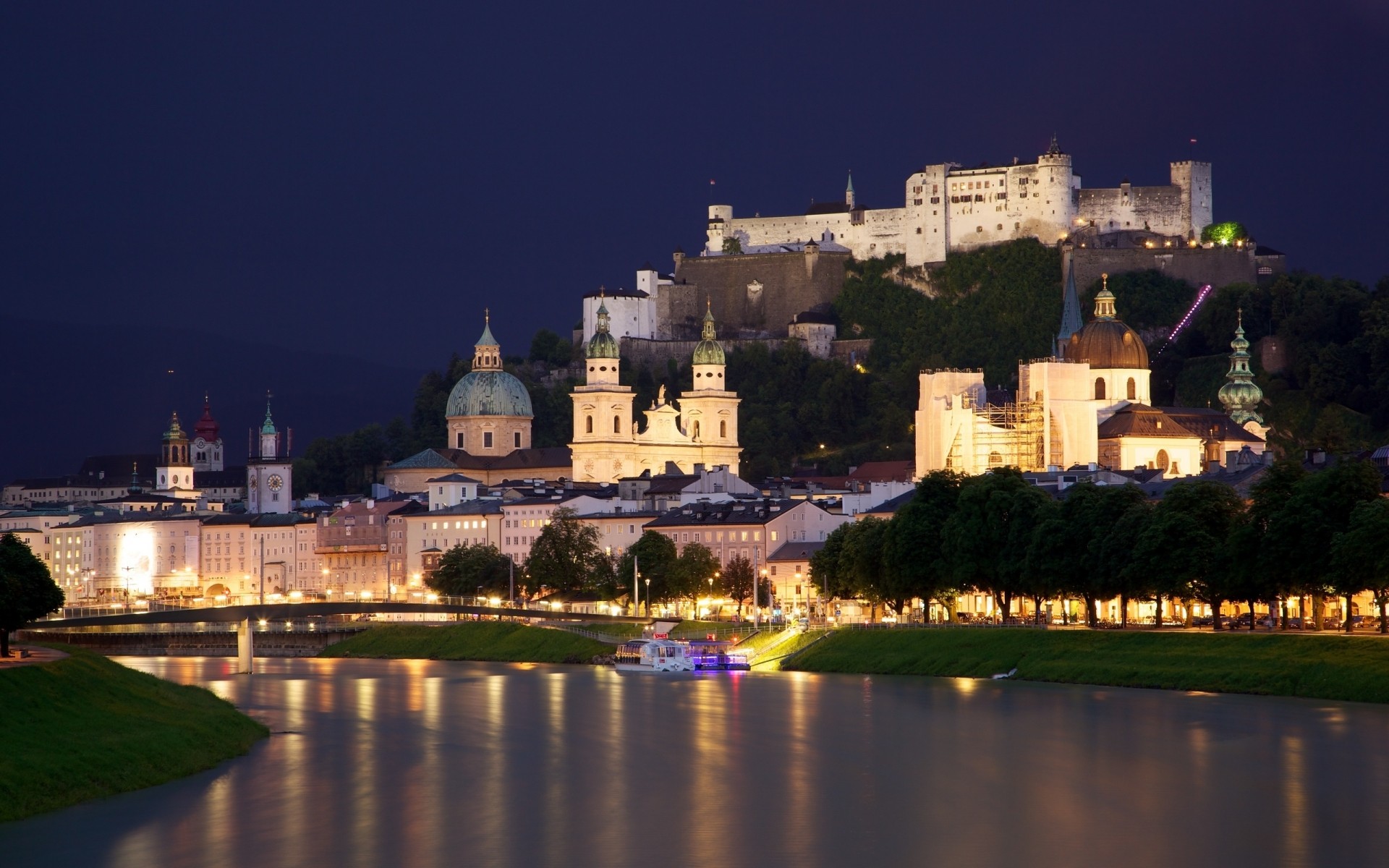 otras ciudades arquitectura viajes castillo agua río ciudad al aire libre casa noche reflexión cielo crepúsculo iglesia iluminación salzach capilla puente paisaje catedral