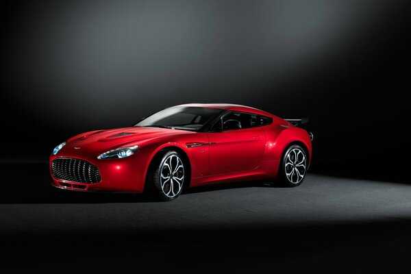 Carro vermelho aston martin