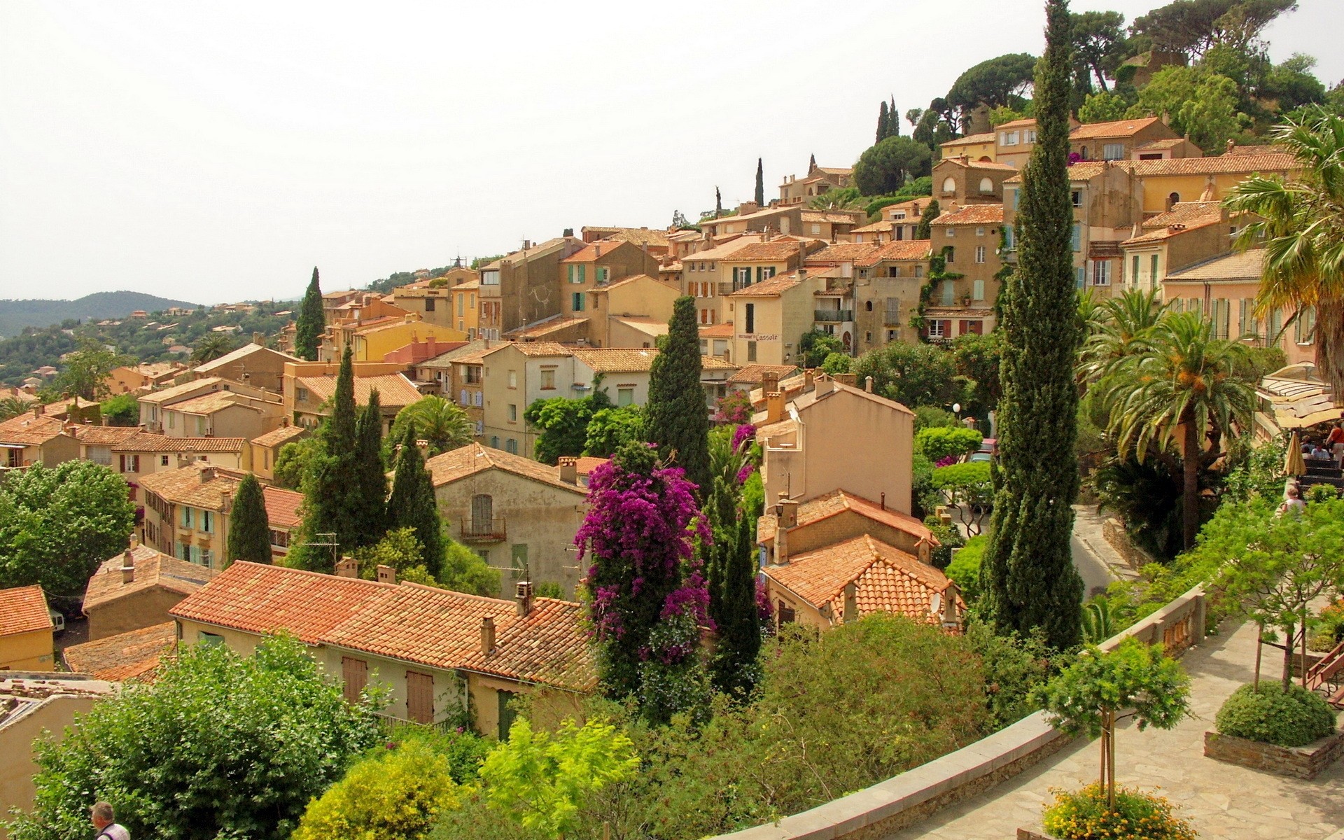 francia architettura casa viaggi casa città città albero all aperto spettacolo estate strada turismo scenico vecchio giardino urbano famiglia case luce del giorno paesaggio sfondo ville case per le vacanze