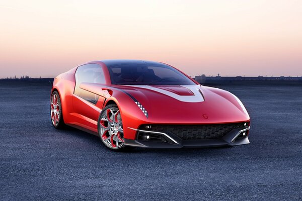 Coche rojo se encuentra en gris