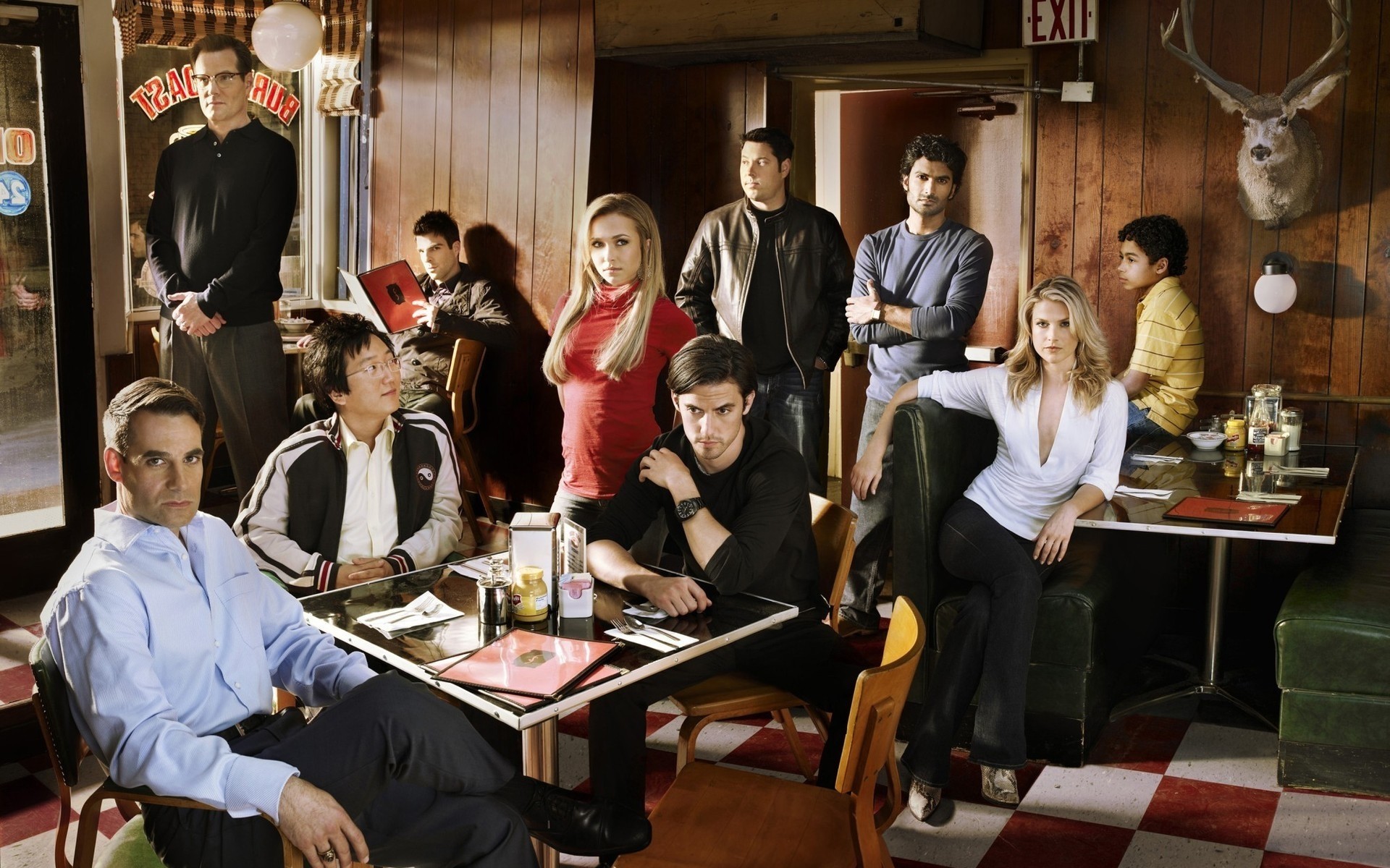 séries de televisão grupo adulto quarto mulher homem bar mobília reunião restaurante mesa bebida dentro de casa vestir jack coleman hayden panettiere milo ventimiglia