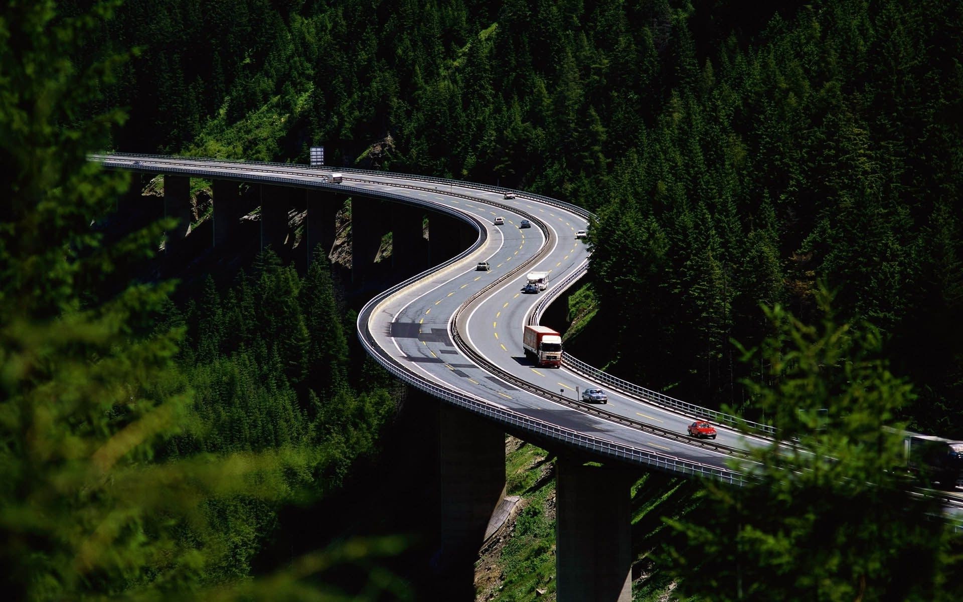 straße transportsystem reisen baum im freien holz handbuch auto natur gras auto landschaft sommer brücke