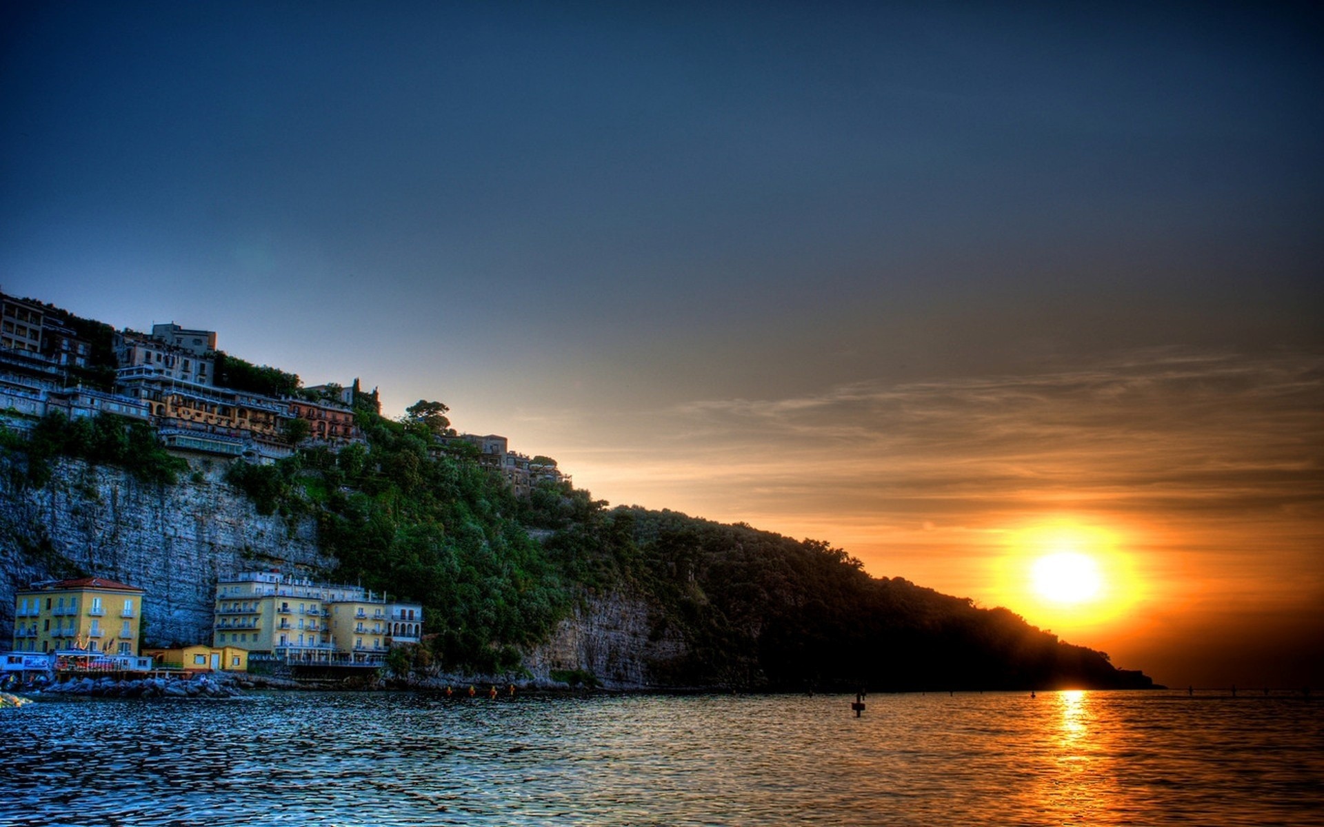 italie coucher de soleil eau aube mer crépuscule soir soleil réflexion plage voyage ciel à l extérieur océan nature architecture mer paysage été bateau