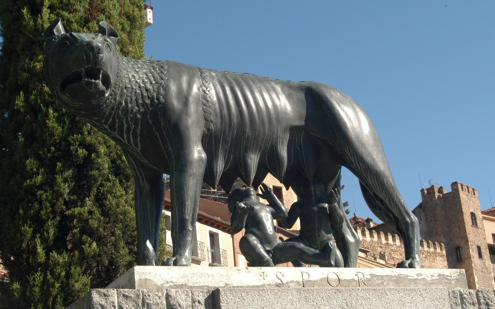 italy sculpture travel architecture statue outdoors daylight art religion sky ancient museum monument city