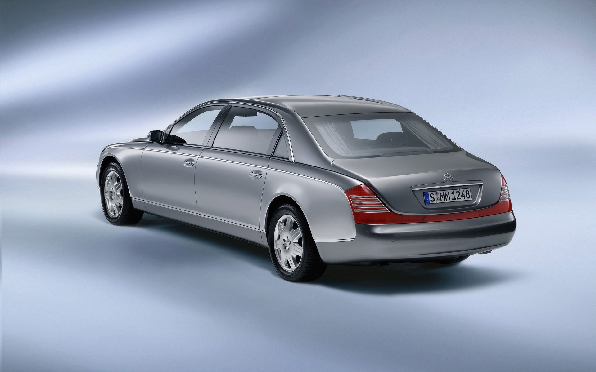 maybach auto auto auto ruote veloce nigella sistema di trasporto coupe asfalto azione marciapiede fretta berlina mezzogiorno maybach 62