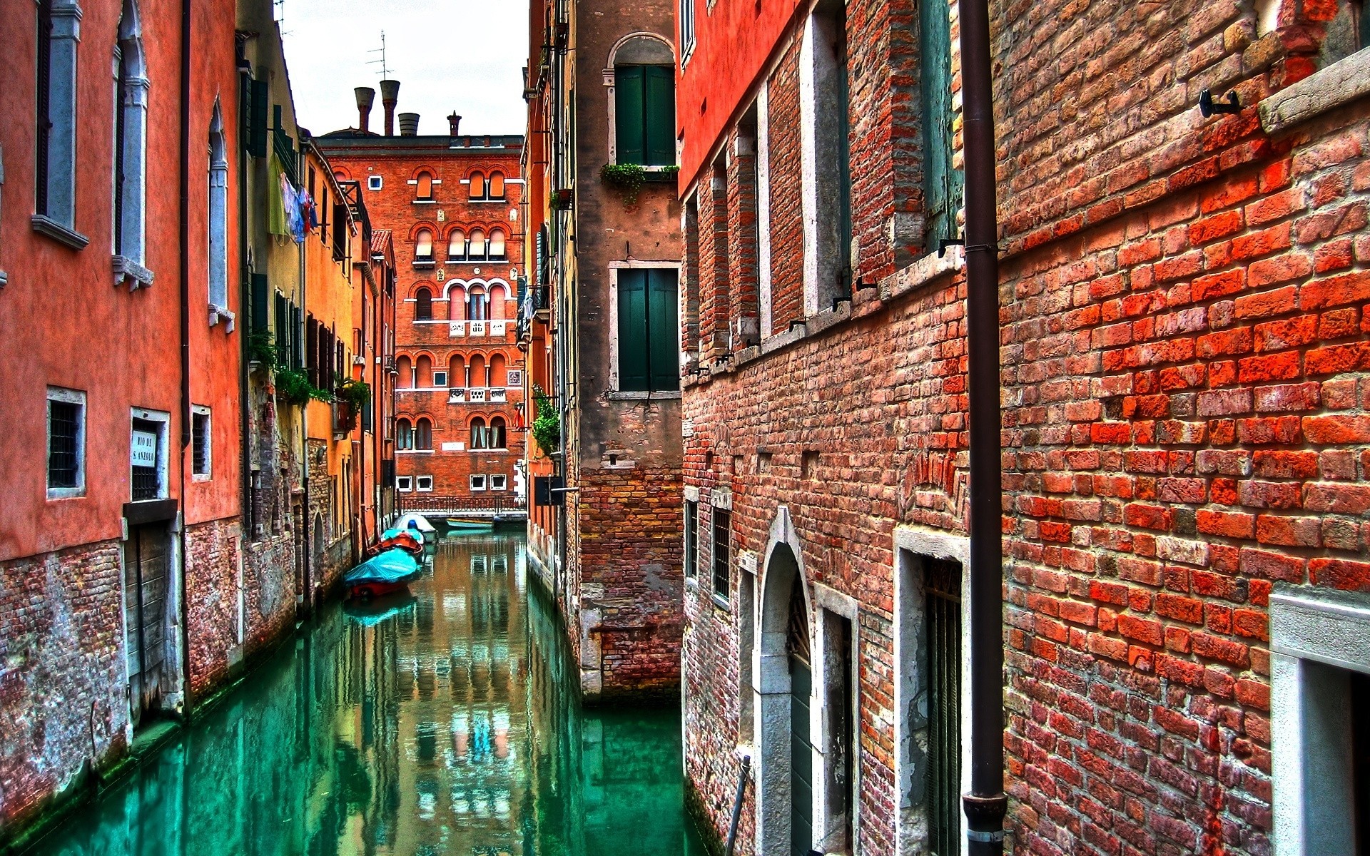 italien architektur alt haus städtisch straße haus stadt reisen stadt wände fenster ziegel traditionell im freien