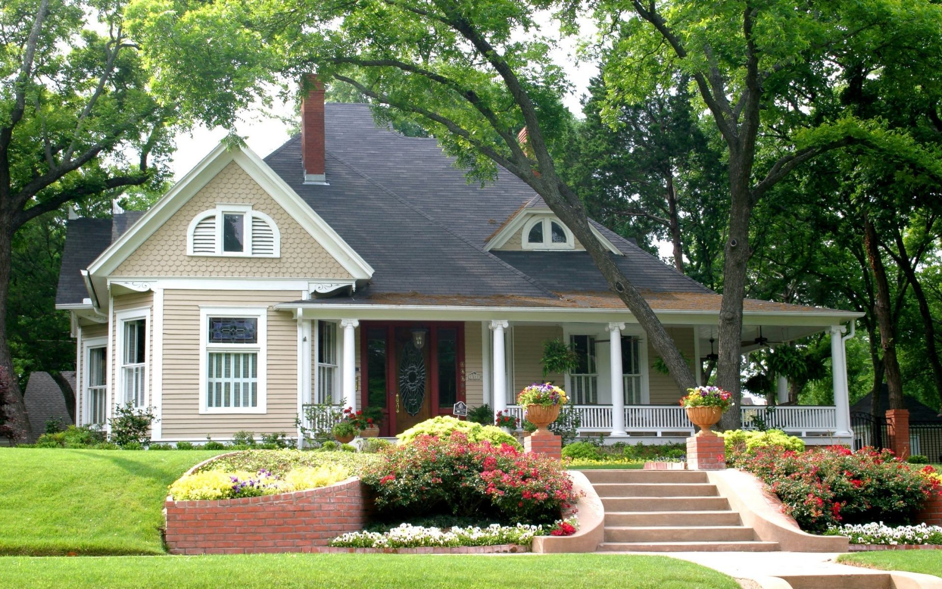 maisons et chalets pelouse maison cour route maison banlieue hypothèque propriété taux immobilier porche propriété stand famille banlieue réel haut de gamme classe résidentiel entrée