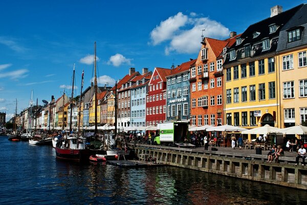 Häuser entlang des Wassers in Dänemark