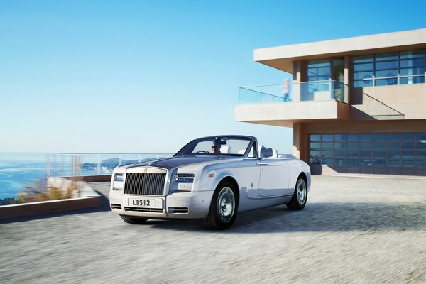 Rolls royce y la casa del océano. ¿No es un sueño perfecto?!