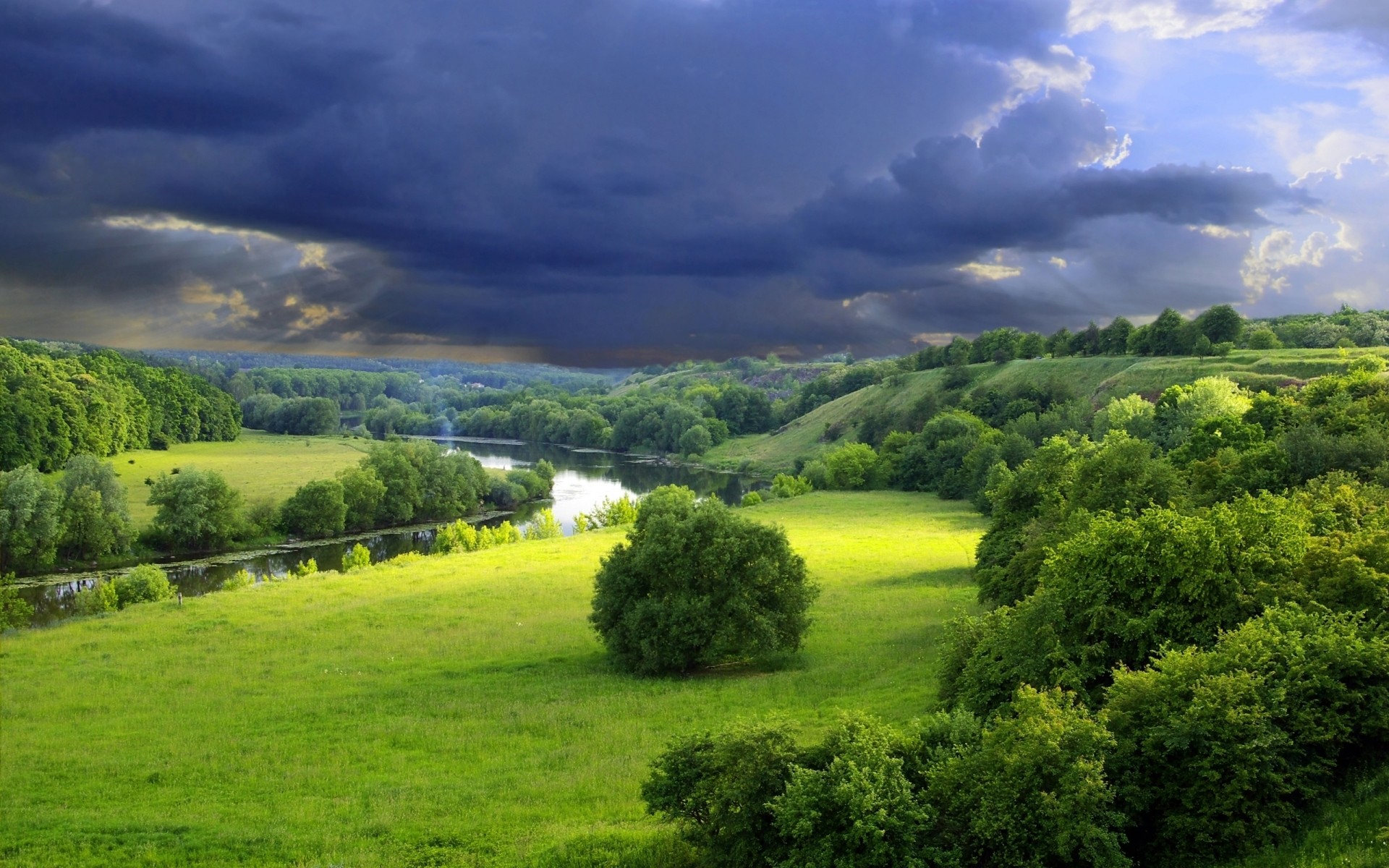 krajobrazy krajobraz wiejski natura wieś drzewo trawa na zewnątrz niebo lato malownicze wzgórze drewno rolnictwo podróże dobra pogoda sianokosy idylla pole chmura rzeka las drzewa tło chmury